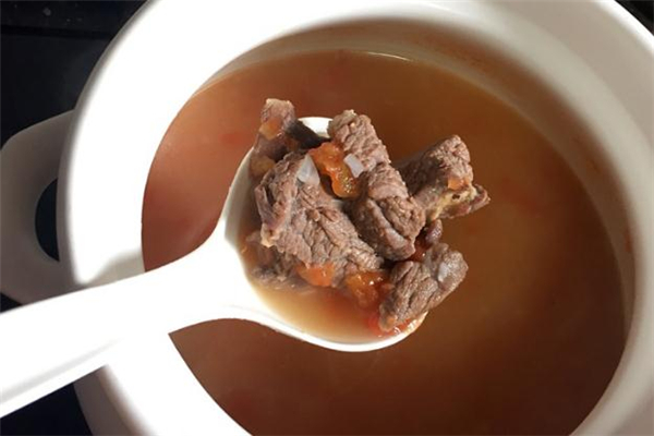 煮牛肉湯用冷水還是熱水 煮牛肉湯用什么鍋最好 煮牛肉湯用冷水還是熱水 煮牛肉湯用什么鍋最好