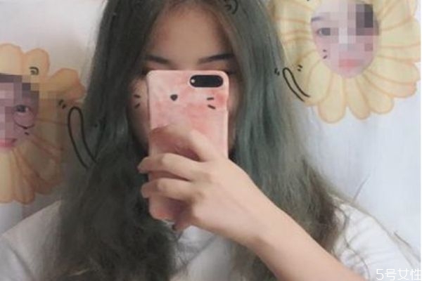 藍黑色掉色后是什么顏色 藍黑色頭發(fā)褪色后圖片 藍黑色掉色后是什么顏色 藍黑色頭發(fā)褪色后圖片