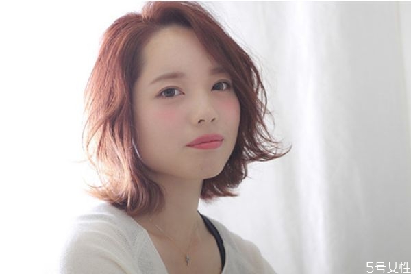 粉棕色適合什么膚色 爆紅的粉棕色頭發(fā) 粉棕色適合什么膚色 爆紅的粉棕色頭發(fā)