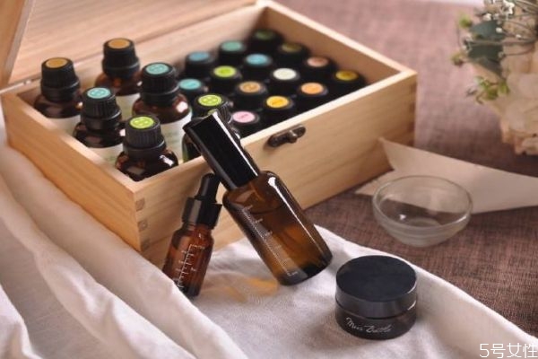 為什么皮膚會(huì)衰老呢 皮膚衰老從多大年齡開始呢