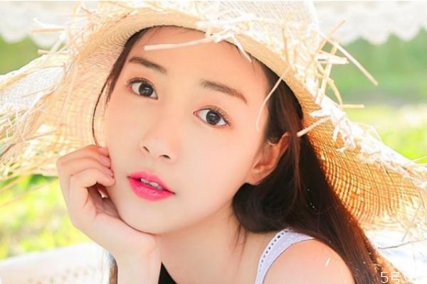 女生說自己胖暗示什么 女生說要減肥機(jī)智回答 女生說自己胖暗示什么 女生說要減肥機(jī)智回答