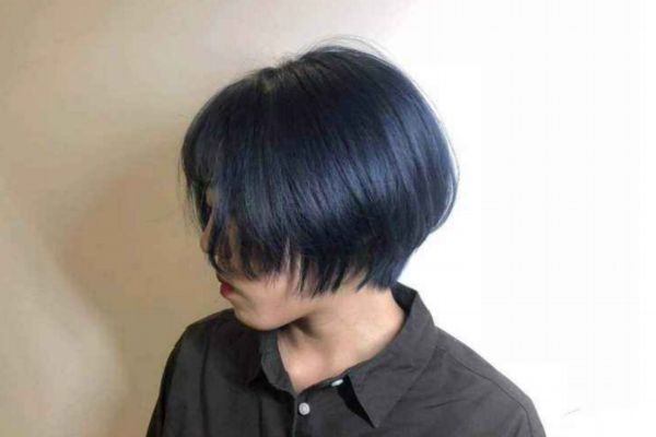 頭發(fā)染藍后能改色嗎 不漂頭發(fā)能染藍黑色嗎 頭發(fā)染藍后能改色嗎 不漂頭發(fā)能染藍黑色嗎