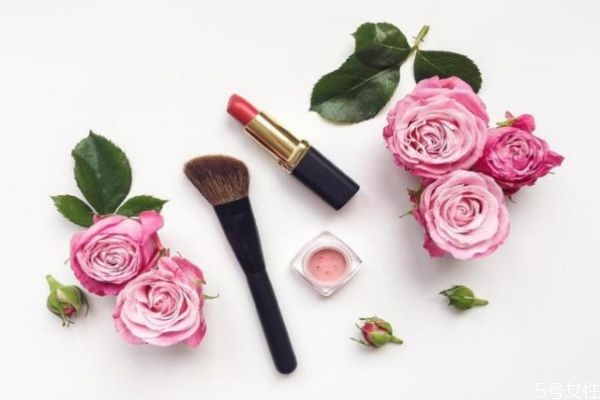 口紅怎么選顏色 測(cè)試口紅好壞的小竅門