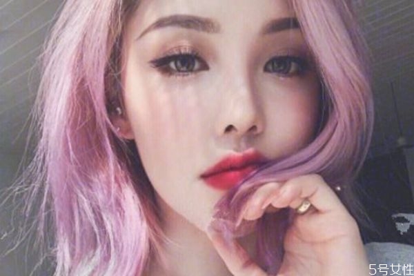 粉棕色怎么染 粉棕色頭發(fā)需要漂嗎 粉棕色怎么染 粉棕色頭發(fā)需要漂嗎