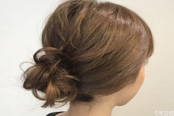 頭發(fā)少怎么盤(pán)發(fā) 頭發(fā)特別少怎么扎好看 頭發(fā)少怎么盤(pán)發(fā) 頭發(fā)特別少怎么扎好看