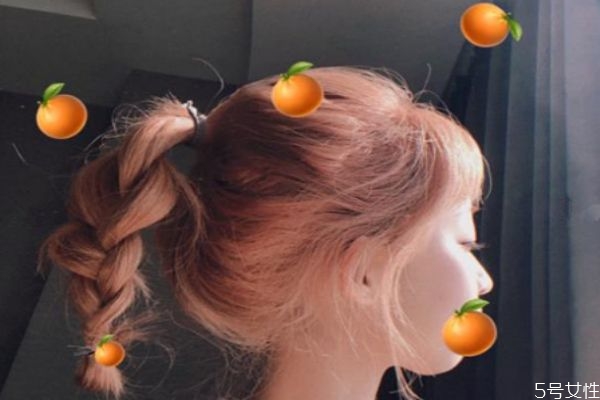 粉棕色怎么染 粉棕色頭發(fā)需要漂嗎 粉棕色怎么染 粉棕色頭發(fā)需要漂嗎