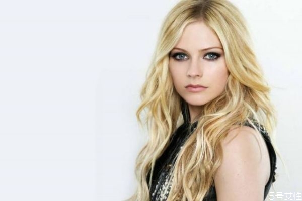 磨砂膏和去角質(zhì)啫喱的區(qū)別 磨砂膏和去角質(zhì)的區(qū)別 磨砂膏和去角質(zhì)啫喱的區(qū)別 磨砂膏和去角質(zhì)的區(qū)別