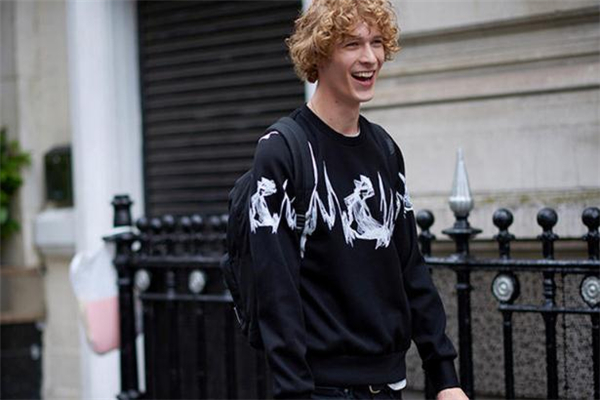 男生出門背什么包好看 男生出門背什么包最潮 男生出門背什么包好看 男生出門背什么包最潮