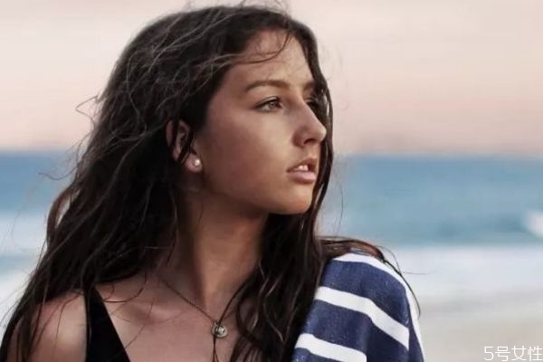 為什么鼻子上會長黑色毛呢 鼻子上長毛原因是什么呢 為什么鼻子上會長黑色毛呢 鼻子上長毛原因是什么呢