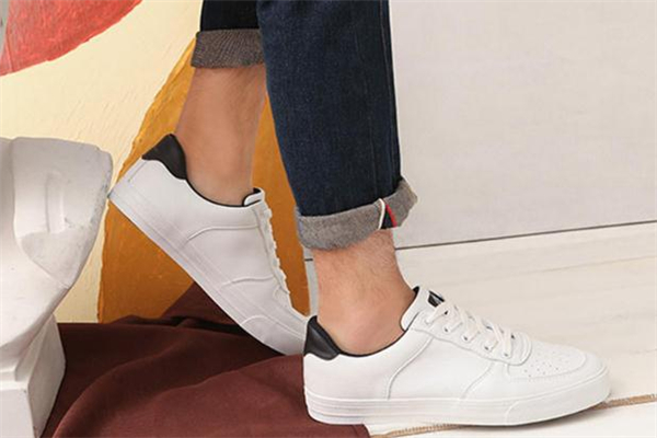 男生穿什么運動鞋好看 男生穿什么運動鞋時髦