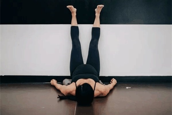 腿靠墻90度能瘦腿嗎 腿90度靠墻有什么好處 腿靠墻90度能瘦腿嗎 腿90度靠墻有什么好處