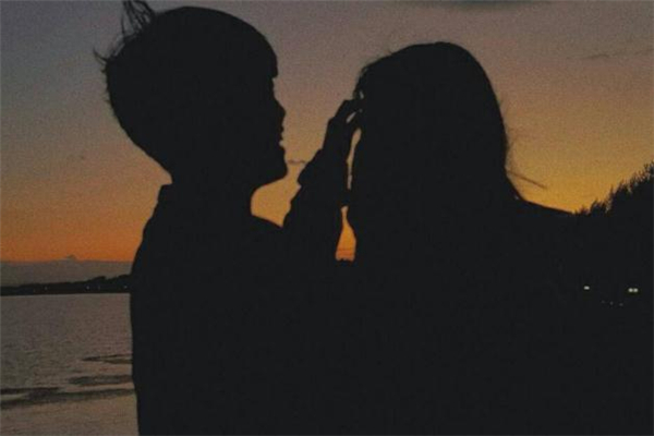 怎么和很久沒聯(lián)系的女生聊天 很久沒聯(lián)系的女生怎么聊 怎么和很久沒聯(lián)系的女生聊天 很久沒聯(lián)系的女生怎么聊