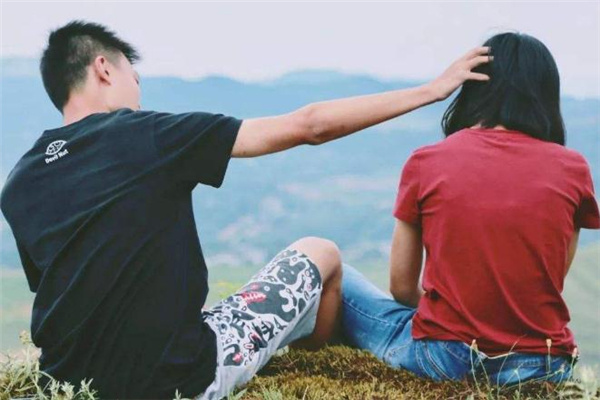 早上起床怎么跟女朋友打招呼 早上起床怎么撩妹子 早上起床怎么跟女朋友打招呼 早上起床怎么撩妹子