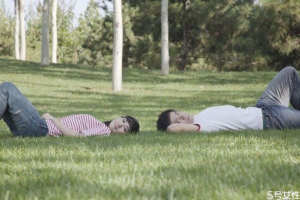 哪些細(xì)節(jié)能看出老公出軌 老公有外遇的常見(jiàn)跡象