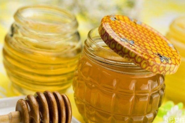 自制補(bǔ)水面膜有什么呢 如何制作補(bǔ)水面膜呢 自制補(bǔ)水面膜有什么呢 如何制作補(bǔ)水面膜呢