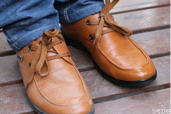 皮鞋有什么缺點(diǎn)嗎 皮鞋可以水洗嗎 皮鞋有什么缺點(diǎn)嗎 皮鞋可以水洗嗎
