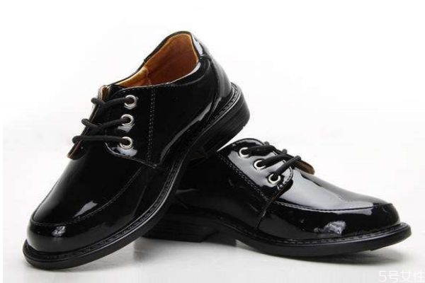 皮鞋有什么缺點(diǎn)嗎 皮鞋可以水洗嗎 皮鞋有什么缺點(diǎn)嗎 皮鞋可以水洗嗎