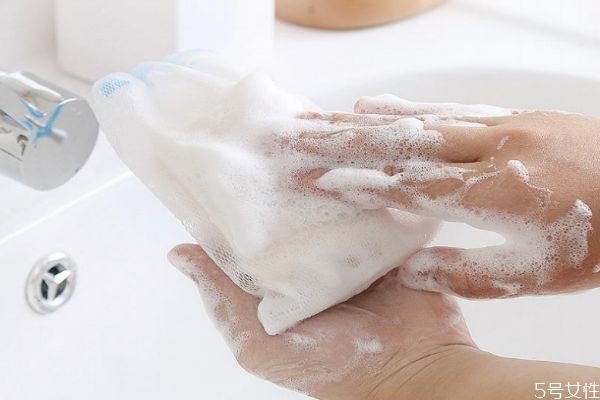 洗面奶的作用是什么 洗面奶洗臉的重要性 洗面奶的作用是什么 洗面奶洗臉的重要性