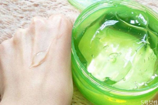 蘆薈膠可以去雞皮膚嗎 雞皮膚涂蘆薈膠有用嗎 蘆薈膠可以去雞皮膚嗎 雞皮膚涂蘆薈膠有用嗎