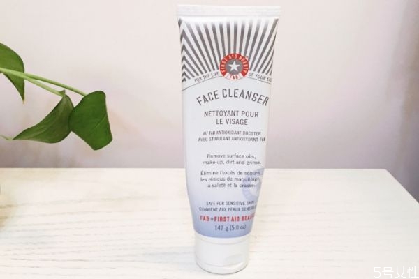 如何判斷洗面奶好壞 洗面奶的使用有哪些注意事項 如何判斷洗面奶好壞 洗面奶的使用有哪些注意事項