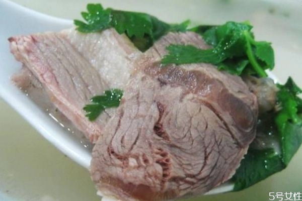 秋冬季喝什么湯比較好呢 牛肉湯有什么營(yíng)養(yǎng)價(jià)值呢 秋冬季喝什么湯比較好呢 牛肉湯有什么營(yíng)養(yǎng)價(jià)值呢