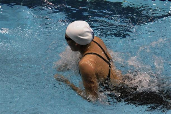 蛙泳一個月能瘦幾斤 蛙泳一個月能減肥嗎 蛙泳一個月能瘦幾斤 蛙泳一個月能減肥嗎