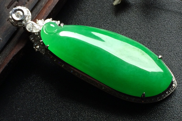 翡翠的翠性是什么 如何觀察翡翠的翠性 翡翠的翠性是什么 如何觀察翡翠的翠性