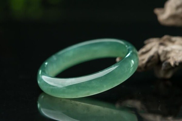 什么是冰種翡翠 冰種翡翠與普通翡翠有什么區(qū)別 什么是冰種翡翠 冰種翡翠與普通翡翠有什么區(qū)別