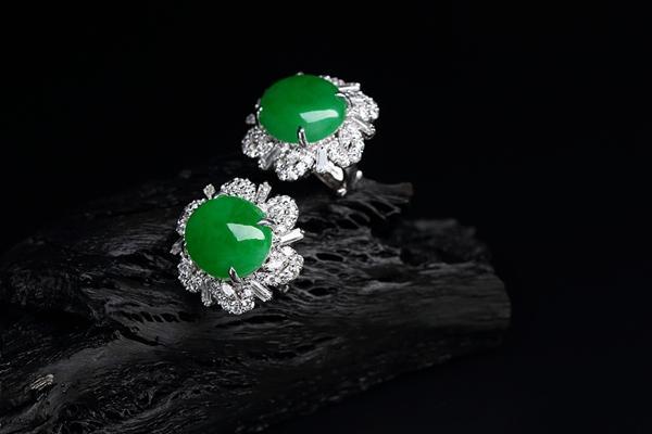 如何挑選翡翠戒指 翡翠為什么越戴越透明 如何挑選翡翠戒指 翡翠為什么越戴越透明