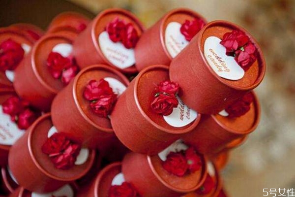 結(jié)婚喜糖一般裝多少顆 結(jié)婚喜糖一般怎么搭配 結(jié)婚喜糖一般裝多少顆 結(jié)婚喜糖一般怎么搭配