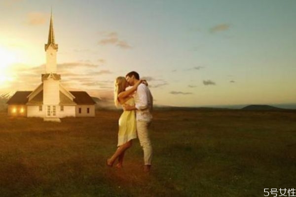 戀愛期如何判斷這個(gè)男人值得愛 什么男人值得愛 戀愛期如何判斷這個(gè)男人值得愛 什么男人值得愛