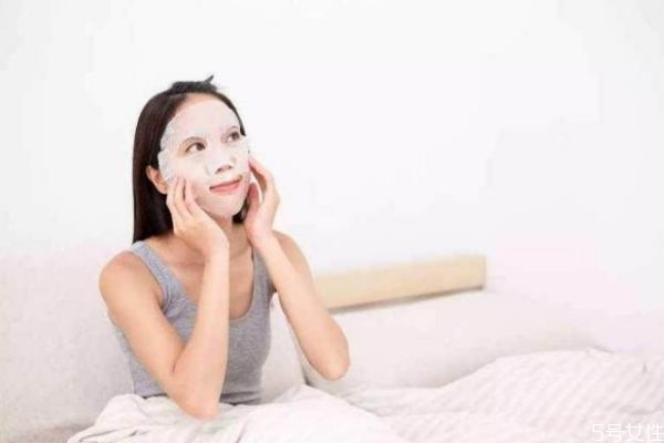 坐著敷面膜會(huì)下垂嗎 坐著和躺著敷面膜區(qū)別 坐著敷面膜會(huì)下垂嗎 坐著和躺著敷面膜區(qū)別