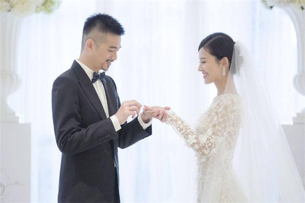 結(jié)婚不舉行婚禮好嗎 結(jié)婚不舉行婚禮丟人嗎 結(jié)婚不舉行婚禮好嗎 結(jié)婚不舉行婚禮丟人嗎