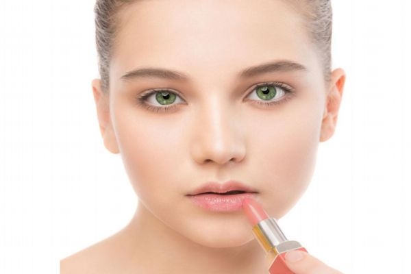 唇膏可以經(jīng)常使用嗎 使用唇膏有什么作用呢 唇膏可以經(jīng)常使用嗎 使用唇膏有什么作用呢