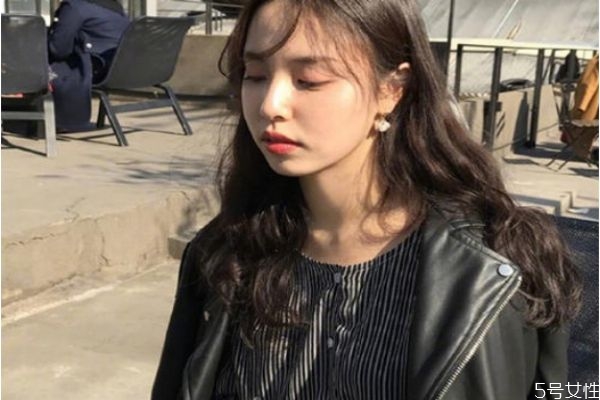 哪些人最適合黑色頭發(fā) 這些黑色發(fā)型顯白又時(shí)尚