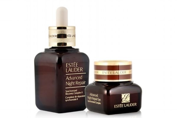 眼部精華應(yīng)該怎么用呢 眼部精華有什么用呢 眼部精華應(yīng)該怎么用呢 眼部精華有什么用呢