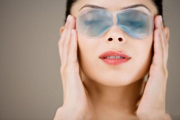 敷眼膜之前要用水乳嗎 眼膜多久敷一次比較好 敷眼膜之前要用水乳嗎 眼膜多久敷一次比較好