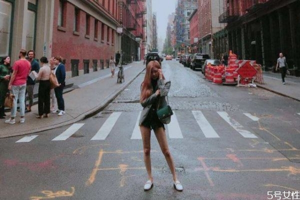 第一次跟女友接吻怎么做 第一次和女友接吻需要多長(zhǎng)時(shí)間 第一次跟女友接吻怎么做 第一次和女友接吻需要多長(zhǎng)時(shí)間