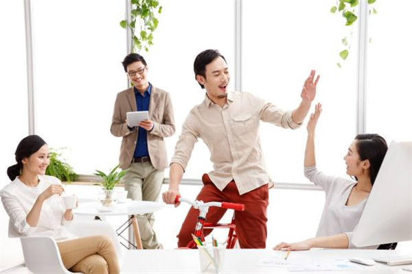 為什么不允許辦公室戀愛 辦公室戀愛會不會影響工作 為什么不允許辦公室戀愛 辦公室戀愛會不會影響工作