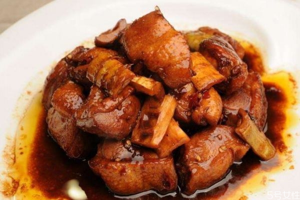 女性吃駱駝肉有什么好處呢 女性經(jīng)期可以吃駱駝肉嗎 女性吃駱駝肉有什么好處呢 女性經(jīng)期可以吃駱駝肉嗎