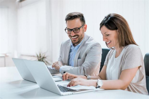 和領(lǐng)導(dǎo)談戀愛怎么相處 跟領(lǐng)導(dǎo)談戀愛該不該公開 和領(lǐng)導(dǎo)談戀愛怎么相處 跟領(lǐng)導(dǎo)談戀愛該不該公開