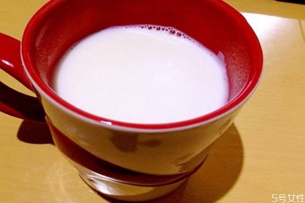 牛奶可以泡手嗎 牛奶泡手有什么好處嗎 牛奶可以泡手嗎 牛奶泡手有什么好處嗎