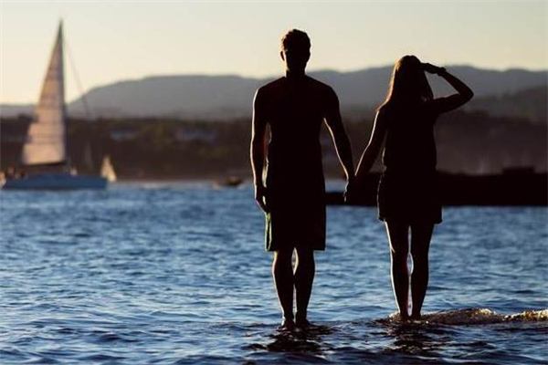 男朋友不會(huì)哄人怎么辦 男朋友不哄我是不是不愛我 男朋友不會(huì)哄人怎么辦 男朋友不哄我是不是不愛我