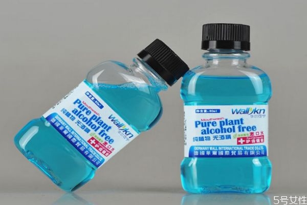 漱口水的原理是什么呢 用漱口水還需要刷牙嗎 漱口水的原理是什么呢 用漱口水還需要刷牙嗎