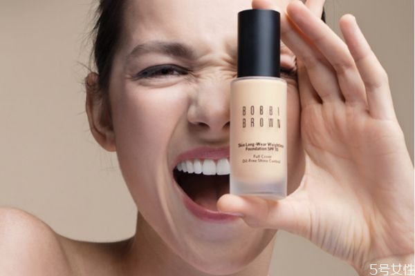 化妝容易起皮怎么辦 為什么一化妝臉就起皮 化妝容易起皮怎么辦 為什么一化妝臉就起皮