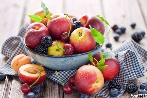 秋季不能吃什么水果呢 水果比較營養(yǎng)的吃法有什么呢 秋季不能吃什么水果呢 水果比較營養(yǎng)的吃法有什么呢