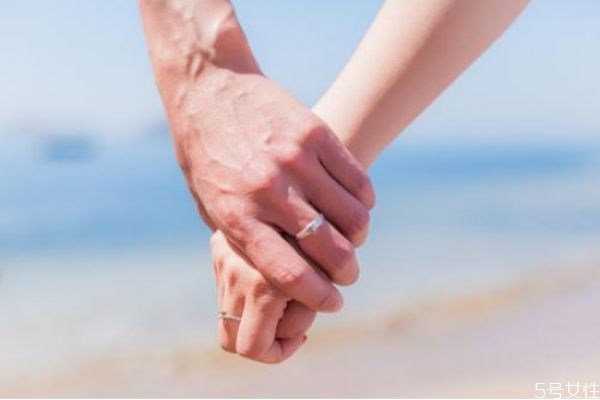 老婆和父母不和怎么辦 婆媳關(guān)系對(duì)婚姻的影響有多大 老婆和父母不和怎么辦 婆媳關(guān)系對(duì)婚姻的影響有多大