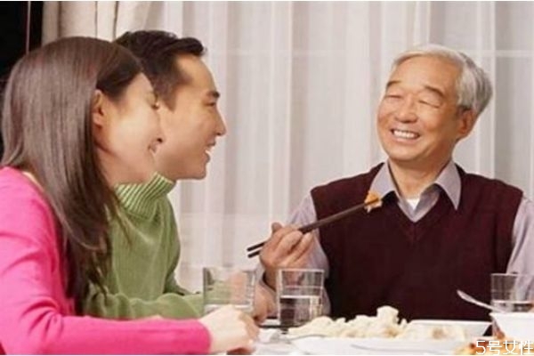 第一次見女方父母送什么好 第一次見女方父母禁忌 第一次見女方父母送什么好 第一次見女方父母禁忌