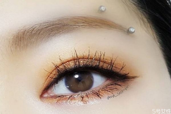 開眼角后可以戴隱形眼鏡嗎 開眼角后多久可以戴隱形眼鏡 開眼角后可以戴隱形眼鏡嗎 開眼角后多久可以戴隱形眼鏡