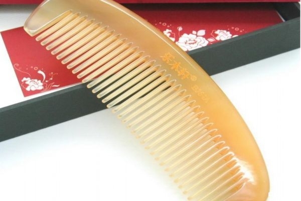 哪種梳子對頭發(fā)好 買梳子要注意什么 哪種梳子對頭發(fā)好 買梳子要注意什么